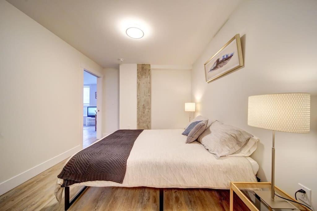 Luxurious Modern 2Br Condo Sleeps 5 Coffee, Ac, Wifi Halifax Exterior foto